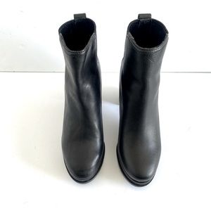 NWOT SOREL Margo Chelsea Ankle Boots